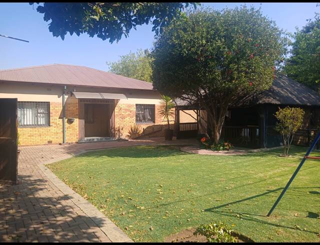 3 BEDROOM FREEHOLD FOR SALE IN NORTHMEAD